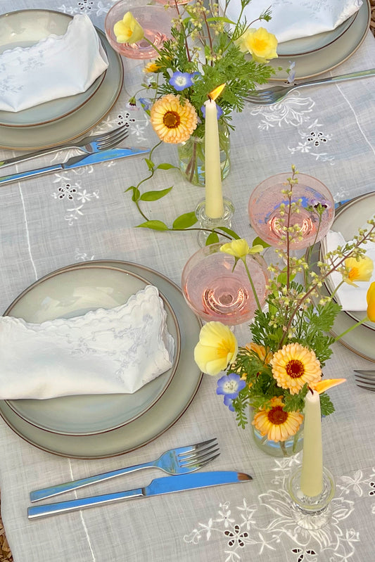 Workshop: Wildflower Bud Vase Table Arrangements