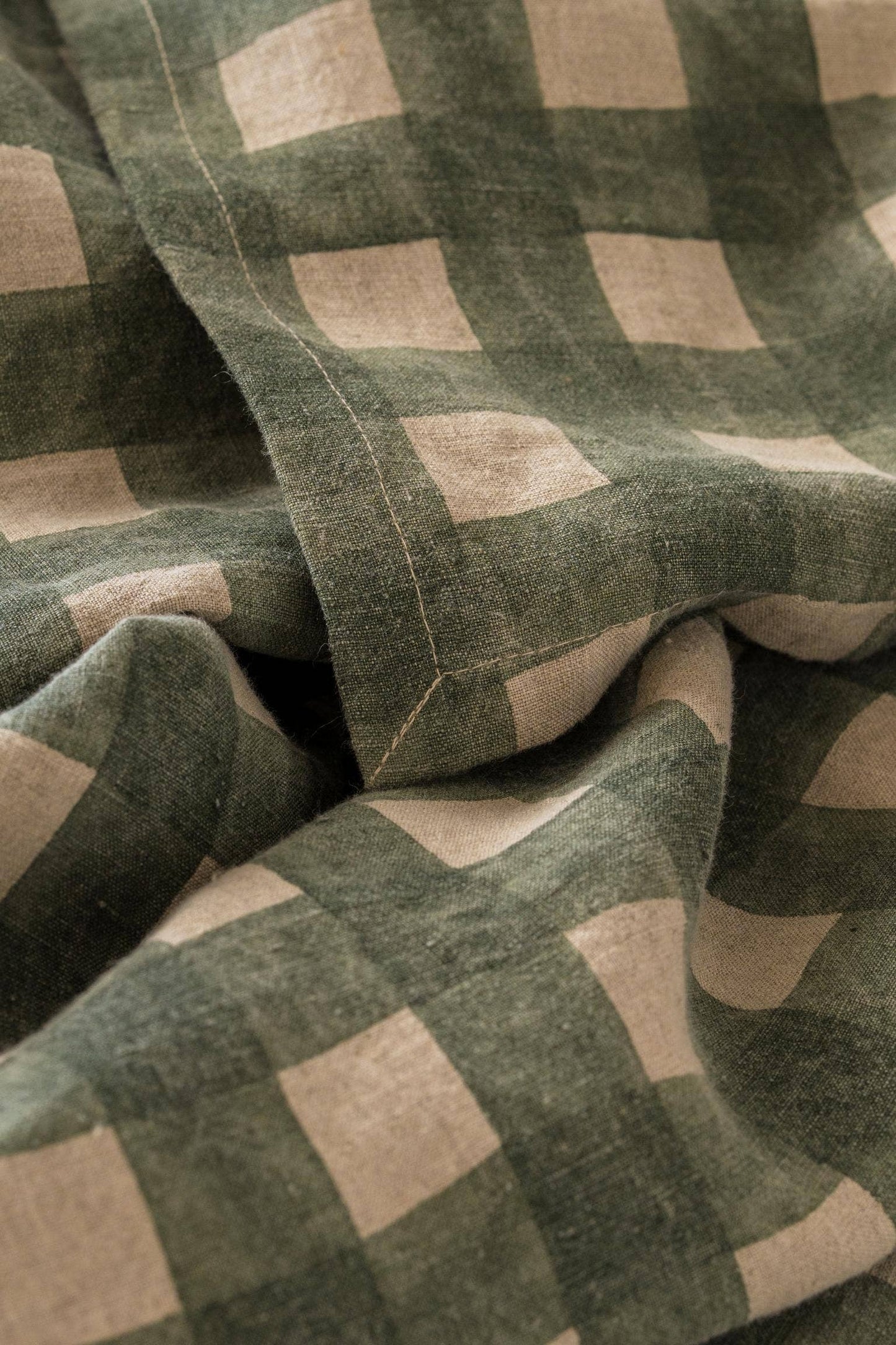 Printed Olea Linen Tablecloth – Entertaining Guests