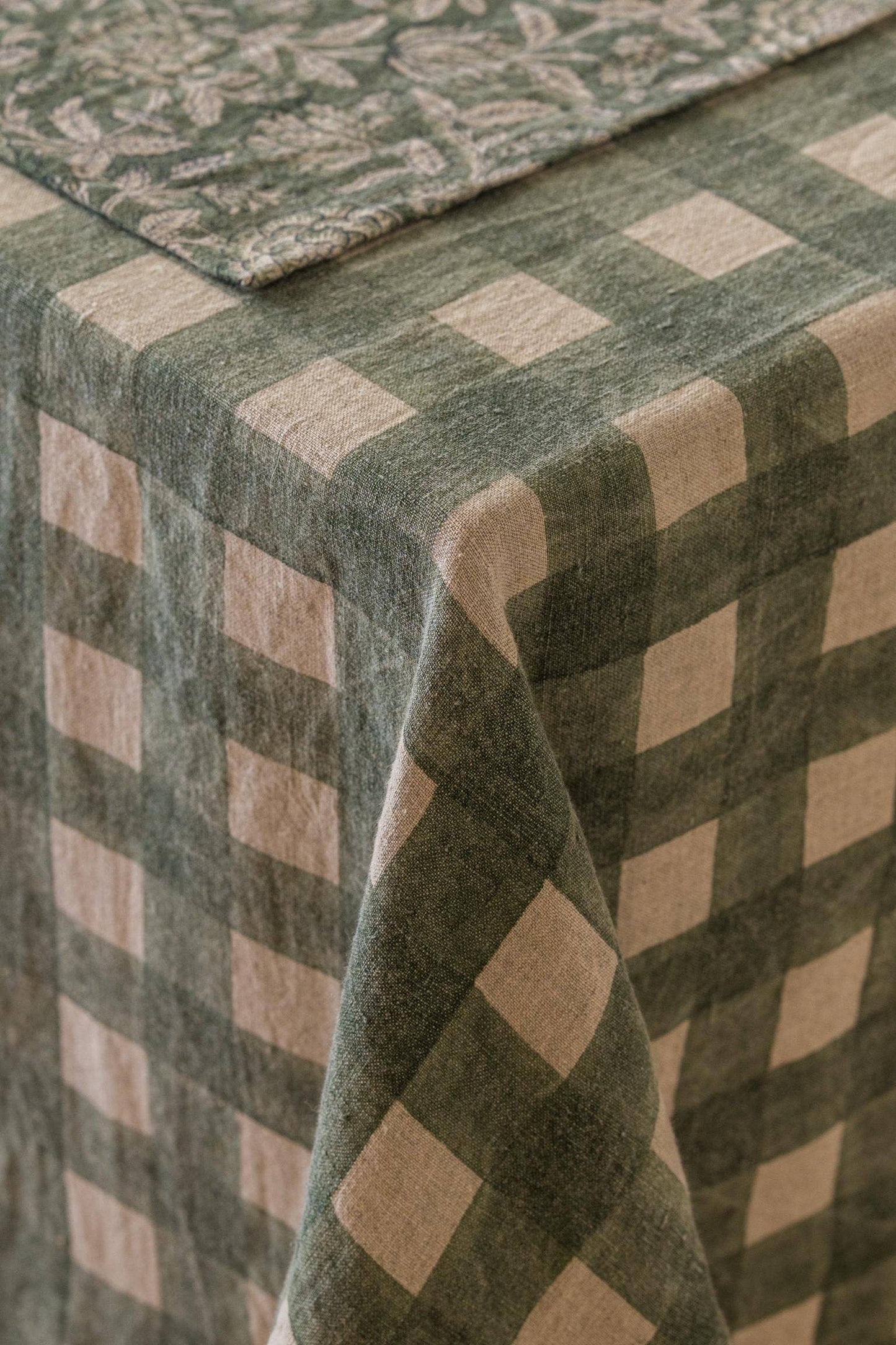 Printed Olea Linen Tablecloth – Entertaining Guests