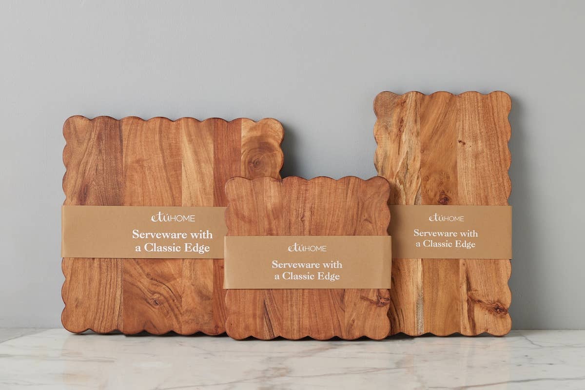 Scalloped Cutting Board, Medium Rectangle Plank